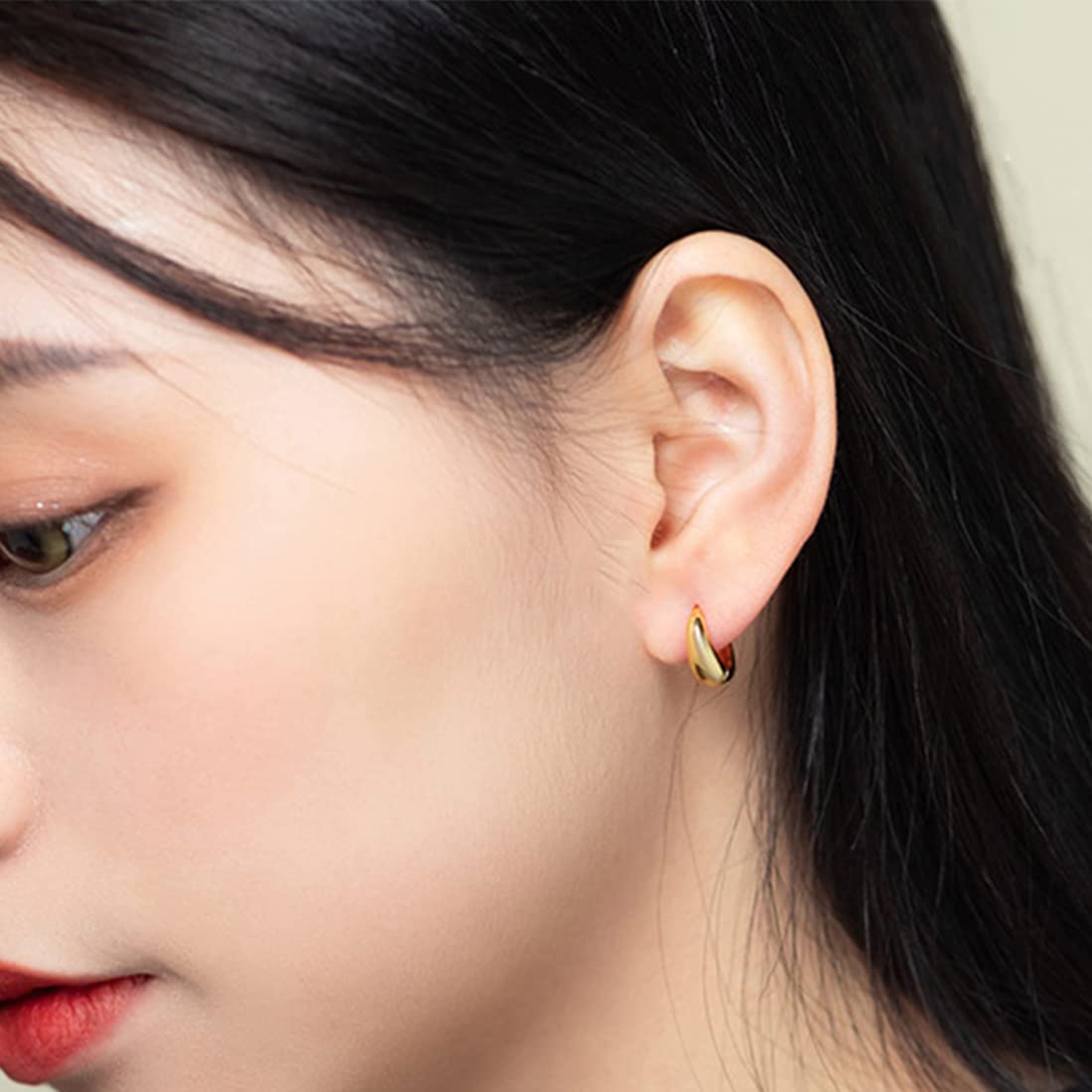 Sparkling Huggie Hoop Earrings | Gold plated | Pandora AU